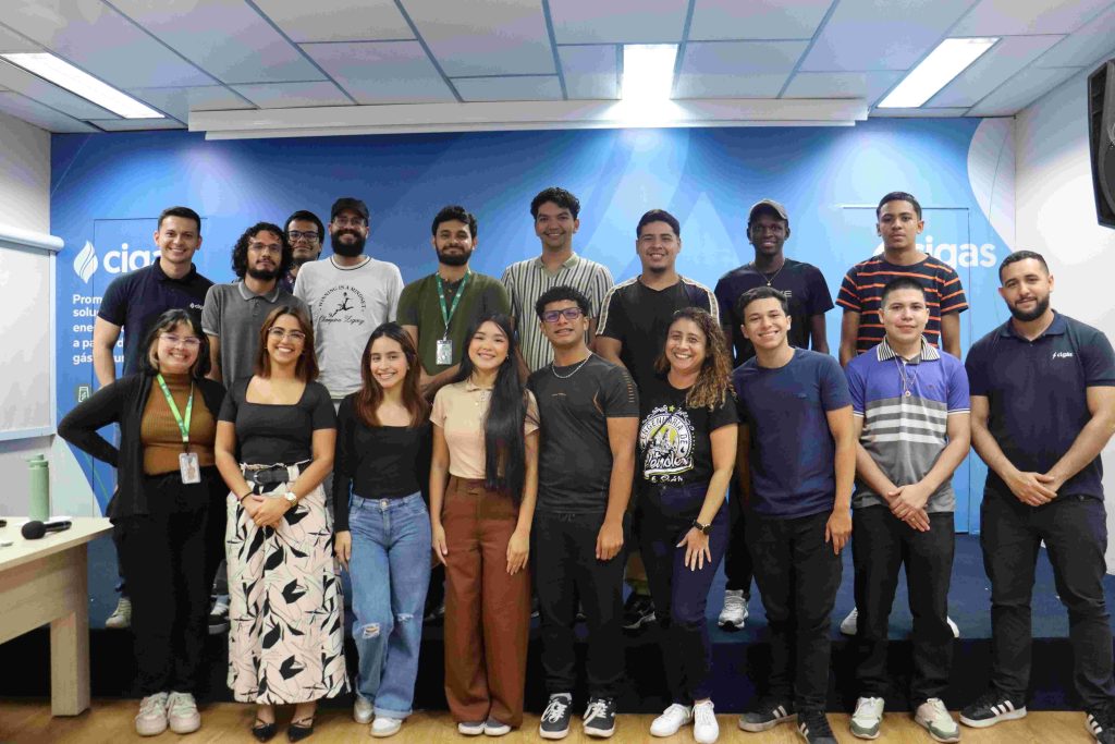 Estudantes do curso de Engenharia de Petróleo e Gás da UFAM visitam a Cigás